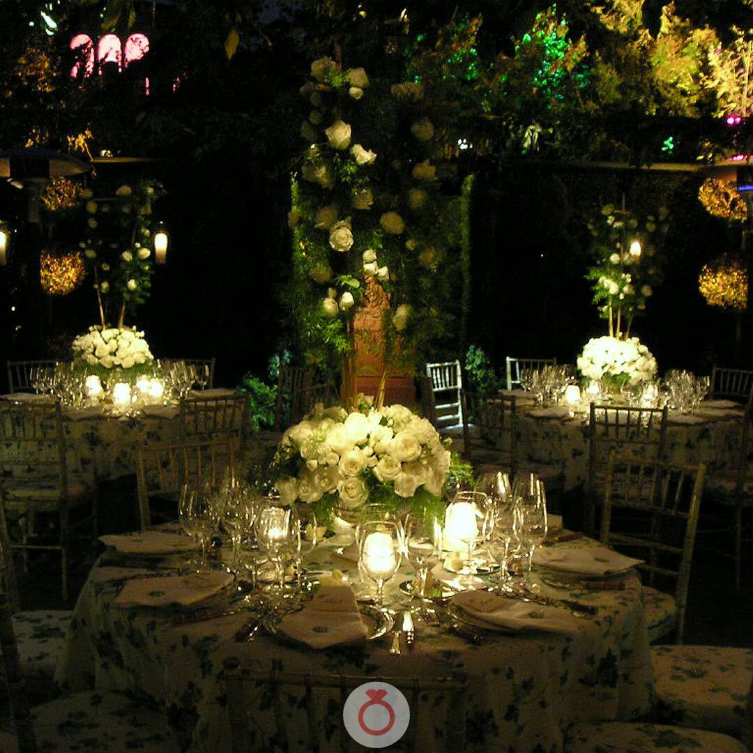 wed_app's tweet photo. Candles, flashlights, lights and more lights to create a #romantic and intimate #NightTimeWedding ❤️✨🌙
You can take advantage of the darkness to make the ideal environment. And definitely don't forget to include flashes or maybe fireworks in your photo shoot✨
#Wedding #Bride https://t.co/oSij4MAlL4