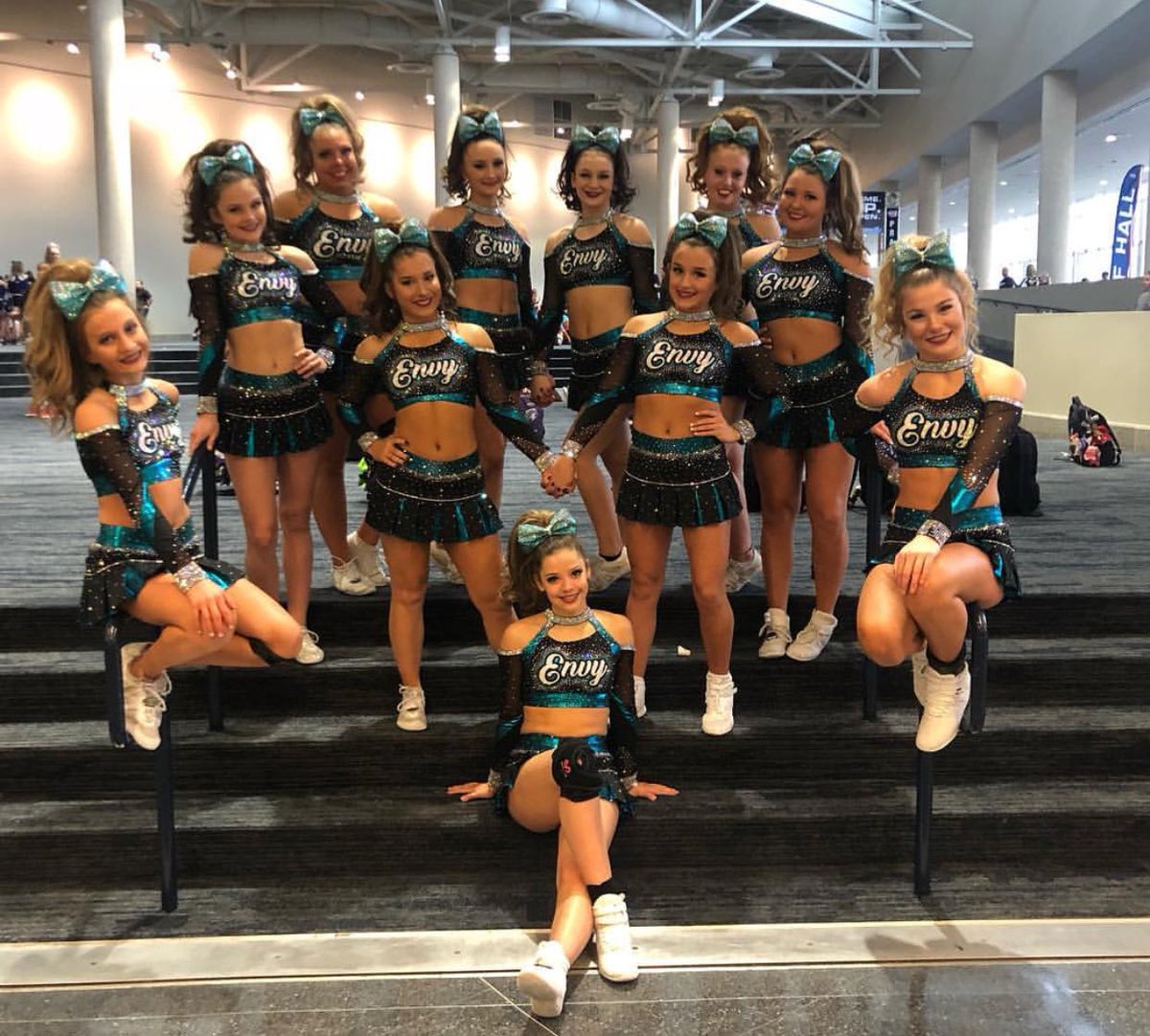 CheerActionMw's tweet image. Special shoutout to Cheer Xpress “Lady X”💗 and Icon Cheer “Envy”🖤 on their Top 10 finish in Extra Small Senior- the largest Worlds division at NCA📣
This is an amazing, hard accomplishment! Great job!
💙❤️