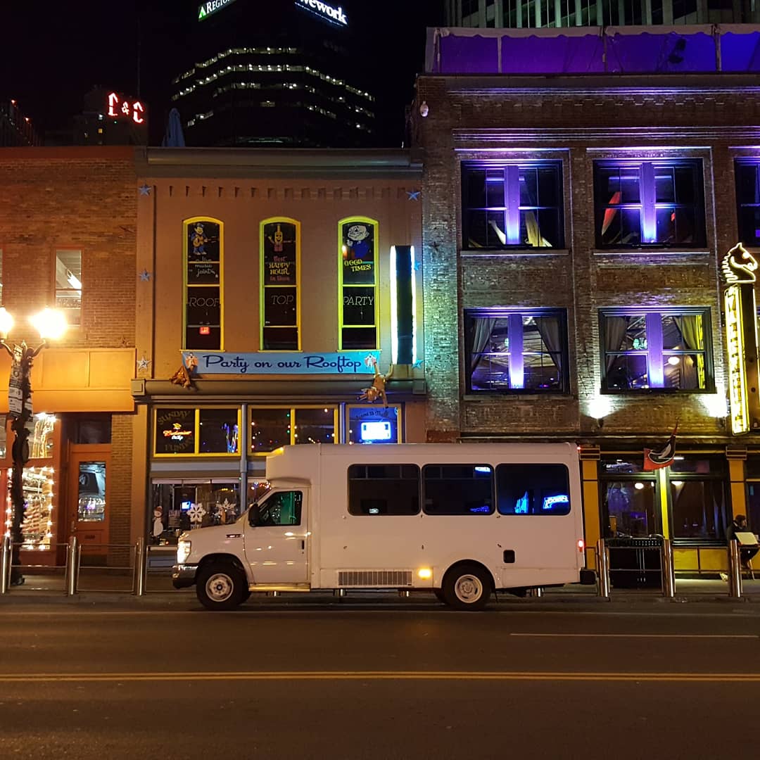 CandyCabChicago's tweet image. A Karaoke Cab Winery Tour DIFFERENCE is easy to 👀

➡️ Private Group Tours organized by YOU
➡️ PROFESSIONAL PHOTOGRAPHY
➡️ A PHOTO BOOK KEEPSAKE
➡️ KARAOKE
➡️ Personalized Tours Available
➡️ Flexible schedule
#ChicagoWineryTour
#ChicagoPartyBus
karaokecabchicago.com