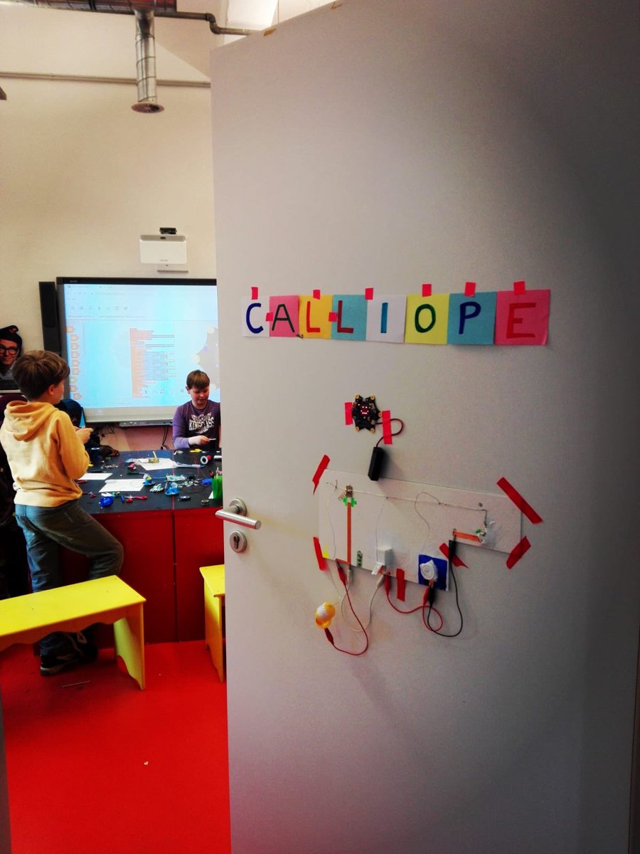LineLineLine15's tweet photo. Absolut genialee @CalliopeMini Workshop in der Tinkerbib letztes Wochenende @Buecherhallen https://t.co/CIWWcJvVdE
