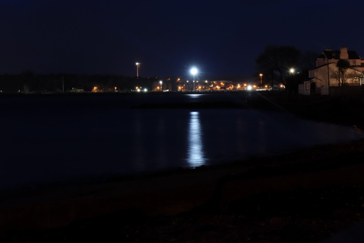 STPICS18's tweet photo. #LoveCobh #Longexposure #Cork #NightPhotography Decided to do some long exposure practice this evening. Happy with the results. @CobhNews @EastCork1 @CanonIreland @EastCorkJournal @ancienteastIRL @BestofCork @CobhFRC @GreatIslMedia @spike_osullivan @cork_daily @irish_daily_ https://t.co/3CbnvJxPBH