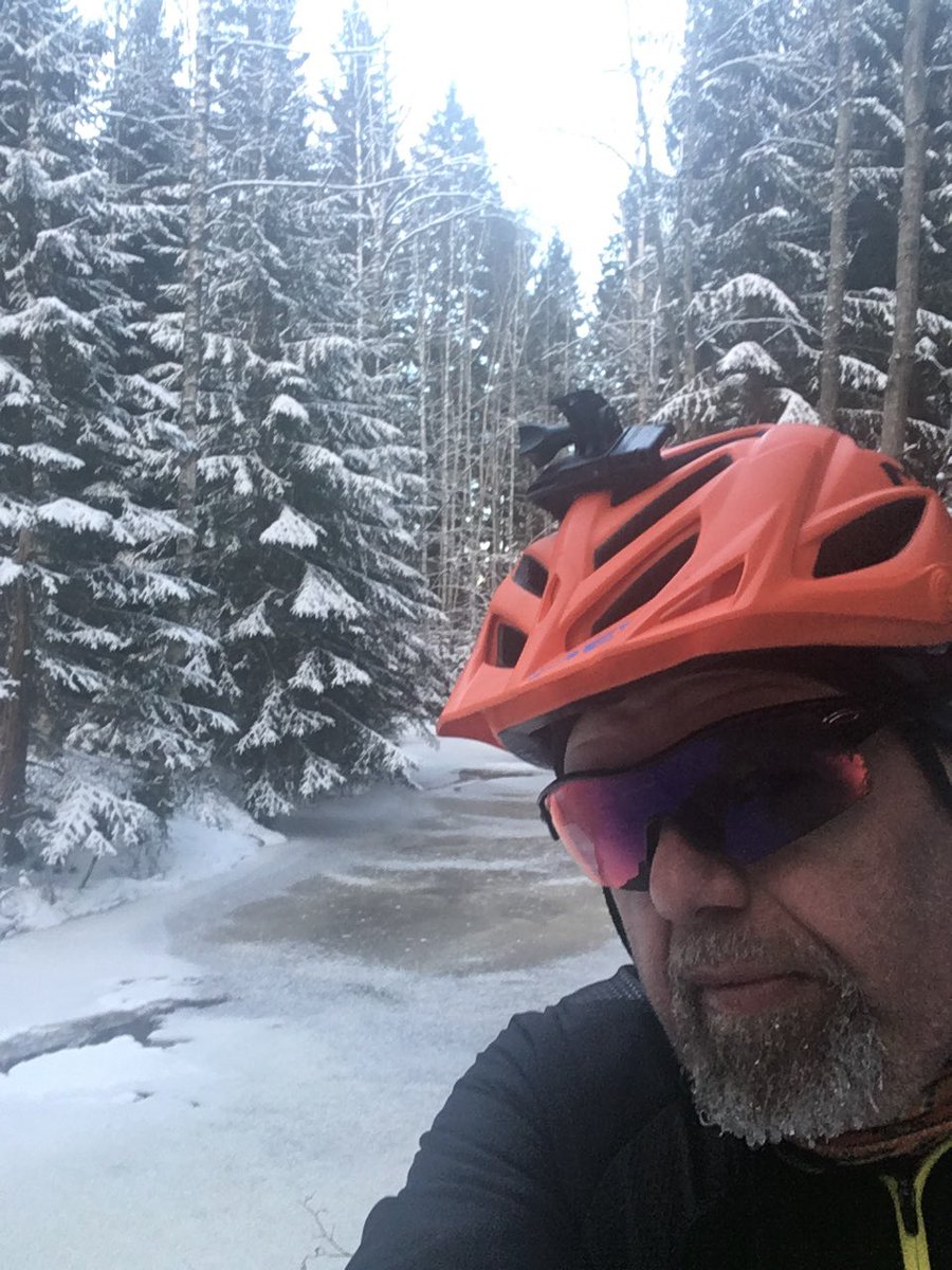 sebenteri's tweet photo. Mies ja pyörä, jossain polulla😎#talvipyöräily #pajuluoma #finland #suomi 🇫🇮#trekbikes #rideep #cycli #seinäjoki https://t.co/QdfRvs1WTO