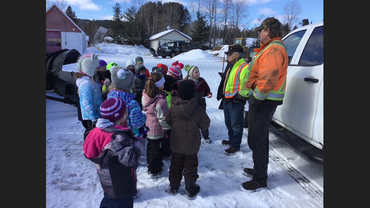 PalmerRapids_PS's tweet photo. Outstanding Citizenship!  Thank you to our snowplow drivers, we appreciate all you do!  Our NPDL learning has us valuing the efforts of others and being vocal about it!#PalmerRocks @bsomeone @NewPedagogies @RCDSB https://t.co/b3jtXrpKWL
