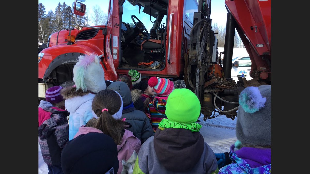 PalmerRapids_PS's tweet photo. Outstanding Citizenship!  Thank you to our snowplow drivers, we appreciate all you do!  Our NPDL learning has us valuing the efforts of others and being vocal about it!#PalmerRocks @bsomeone @NewPedagogies @RCDSB https://t.co/b3jtXrpKWL
