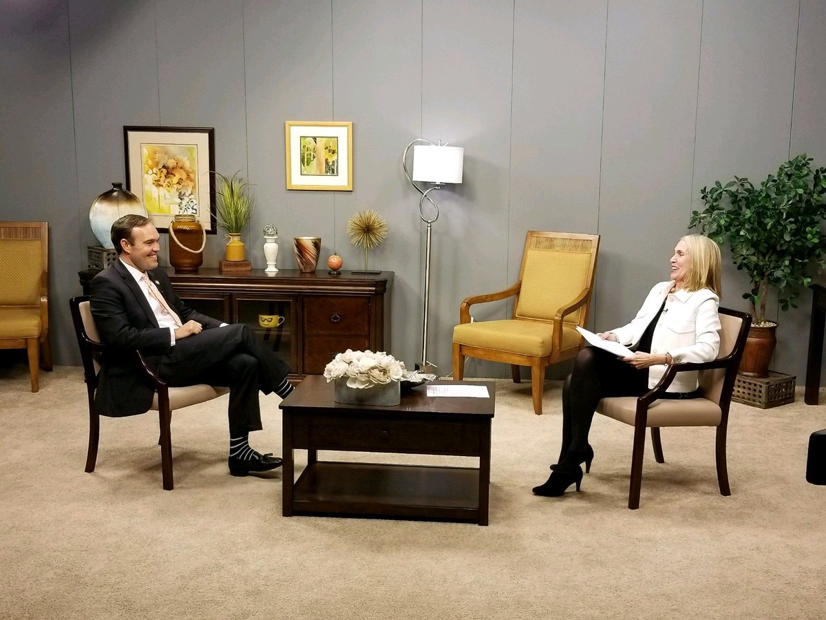 Tusculum_Univ's tweet photo. If you are in the #Jacksonville area keep an eye out for @tuscprez on NBC 40/FOX 39. Thank you to Berneice Cox '75, for your support of TU! #florida #jacksonvilleflorida #alumni #tuproud #tusculumuniversity #tusculum #greattoseeyou #alumnievent #floridaevents #nbc40 #fox39 https://t.co/YvzberO5o0
