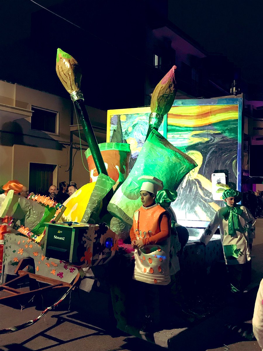 ProLocoGrottagl's tweet photo. Carnevale a Grottaglie 🎉
#Carnevale2019 #Grottaglie #prolocogrottaglie #inchiostrodipuglia #artiemestieri #monnalisa #pittori https://t.co/S8SMJYzJ8u
