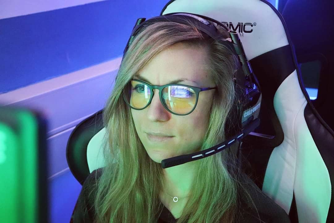 \ GUNNAR Optiks בטוויטר: "Game ON! @msmadhat wearing the MENLO glasses playing @CallofDuty 😎 Get a pair of these frames here &gt;&gt; https://t.co/MmxLRYxFKf #gaming #glasses #gunnar #gunnaroptiks https://t.co/dvzGvICgmA"