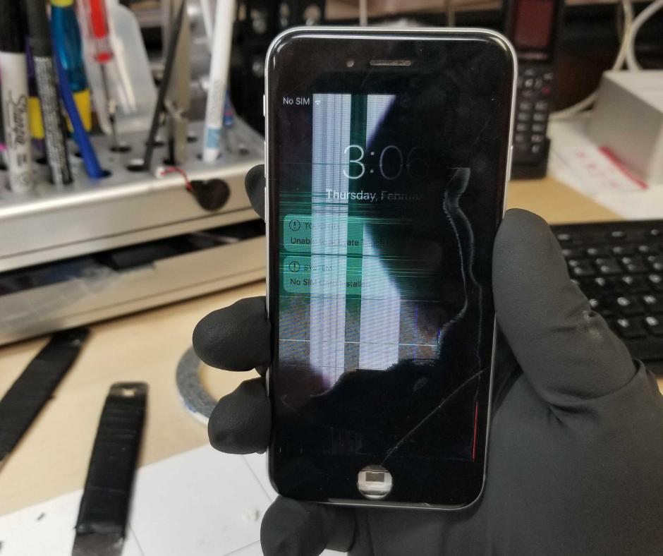 CompRepairDoc's tweet image. Customer came in with this iPhone today.
Safe to say, we did a full screen repair and he left happy - all within 30 minutes!
If you need a device repair we fix any iPhones/Samsungs - Message us or stop by our store and we'll get you taken care of!