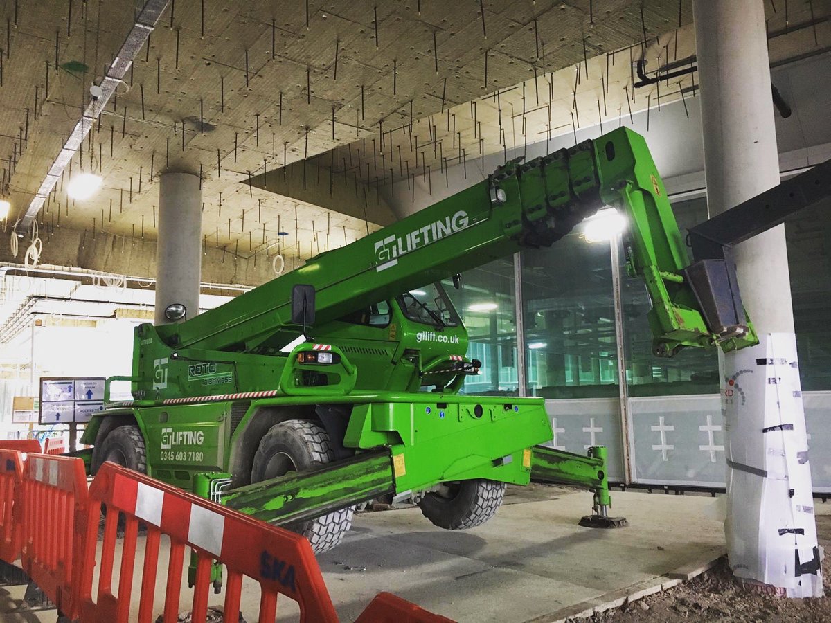 Need to rig up in a tight space? 
With its compact size, ease of use and superb performance the Merlo Roto Telehandler is the machine for you. 

Get in touch now for all your Roto &amp; Heavy Lift Telehandler requirements.

0345 603 7180
Hiredesk@gtlift.co.uk
#Merlo #gtlifting