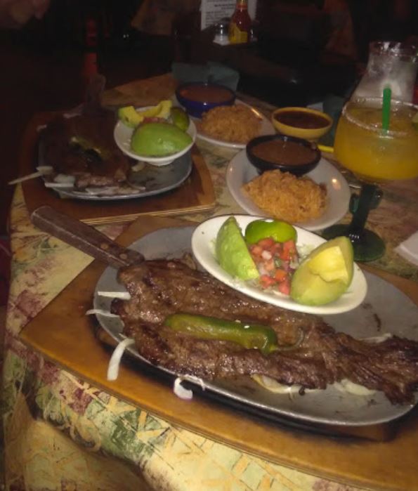 ElPasoCafe's tweet photo. Surround yourself with people who love food as much as you do
.
.
.
#ElPasoCafe #Arlington #VAeats #TexMex #ArlingtonVA #MexicanFood #ArlingtonEats https://t.co/5RpIEiy0Ms