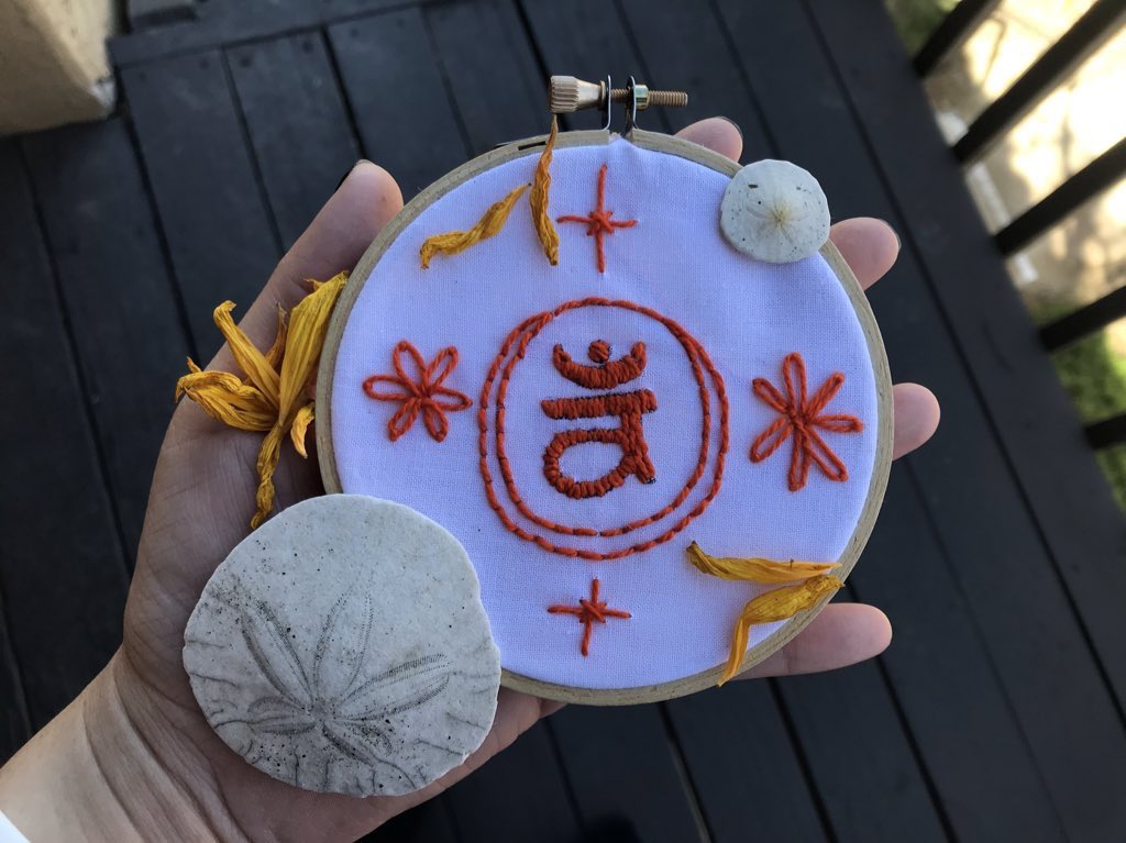 spacevaluee's tweet photo. @lilmisstangles @sunnicaella @___micki___ @spacevalue 🍁Sacral Chakra🍁
~intimacy, emotions, boundaries~

FOLLOW + RT~ @sunnicaella (embroidered chakra ring &amp; sand dollars) &amp; @spacevaluee (16oz energy infused candle)

Head over to @groovypendys + @wavyxxbaby for the solar plexus chakra! https://t.co/KOCEyNNOlb