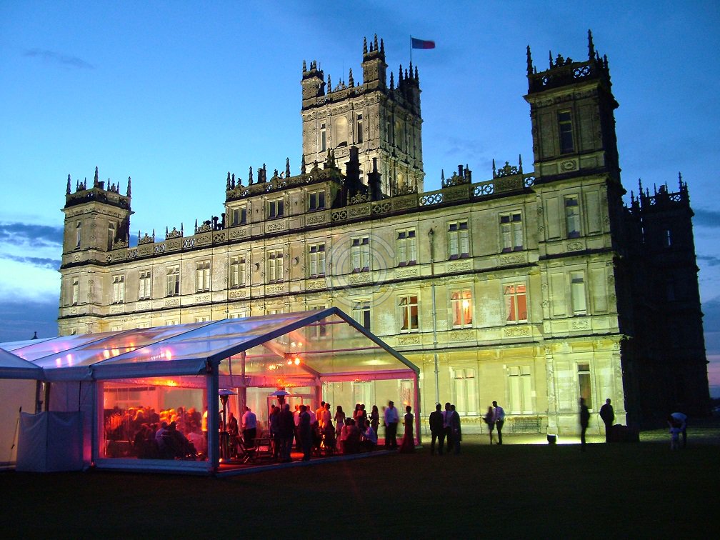 CoveredOccasion's tweet photo. 'Outside Inside' - add a covered veranda to your marquee for drinks reception, weather-proof chill-out space, fireworks viewing, a smokers' area, or just to enjoy your garden views, with a wide range of flooring finishes, interior dressing or ever-popular clear roofs! #marquees https://t.co/BSsztj4lks