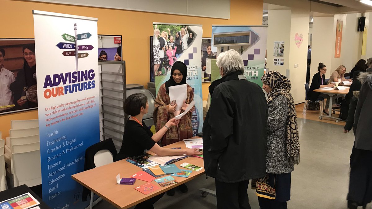 Thank you to Sue from @ForOurFutures for coming in especially to offer careers advice and guidance as part of parents evening. 👍 #NCW2019
