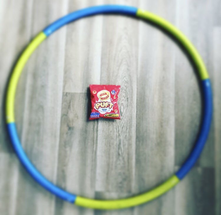 snglmummylife's tweet photo. I know which Hula Hoop I prefer @HulaHoopsUK #HulahoopsPuft #hulahoopspuftt2m #healthysnack #lowcaloriesnacks #talktomums #slimmingworld #ww https://t.co/NMIMOsCSDe