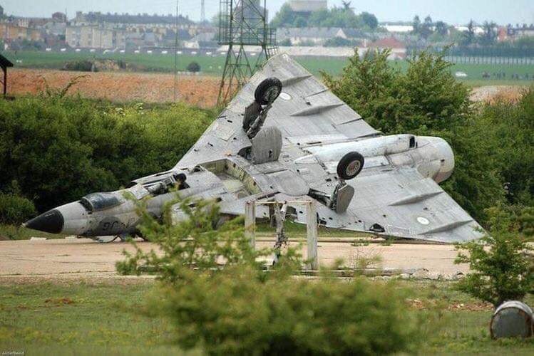 Pakistani_Diya's tweet photo. I don't wanna cross LOC..😁 (IAF) #NobelPeaceForImranKhan https://t.co/svoFX2FoGO