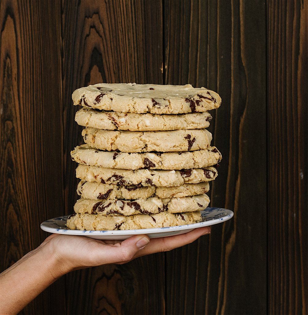PublicGreens's tweet photo. A fresh stack of gluten free chocolate chip cookies to make Monday feel less Mondayish. πͺ #glutenfree #glutenfreecookie #chocolatechipcookies #freshstack #eathereindy https://t.co/JN3WSqqJTk