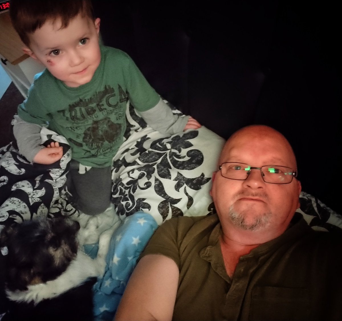 KeepUpDude's tweet photo. Me, Frank jnr, and Benji, chilling out this afternoon. Well me and Benji were chilling, Frank was jumping on me and sticking his knee in my eye socket. #ouch #family #child #dog #dad #chilling #relaxing https://t.co/E0XHuDYw2c
