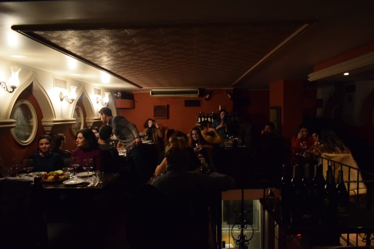 Şarap tadımımızdan merhabalar! 🍷 
Birbirinden lezzetli şarapları tattık,şaraplarımız hakkında işimize yarayacak güzel bilgiler öğrendik.Ardından gelen sıcak şaraba da hepimiz tek kelime ile ba-yıl-dık. 
•
Bir sonraki etkinlikte görüşmek üzere gastrologlar!
#birtutamgastronomi