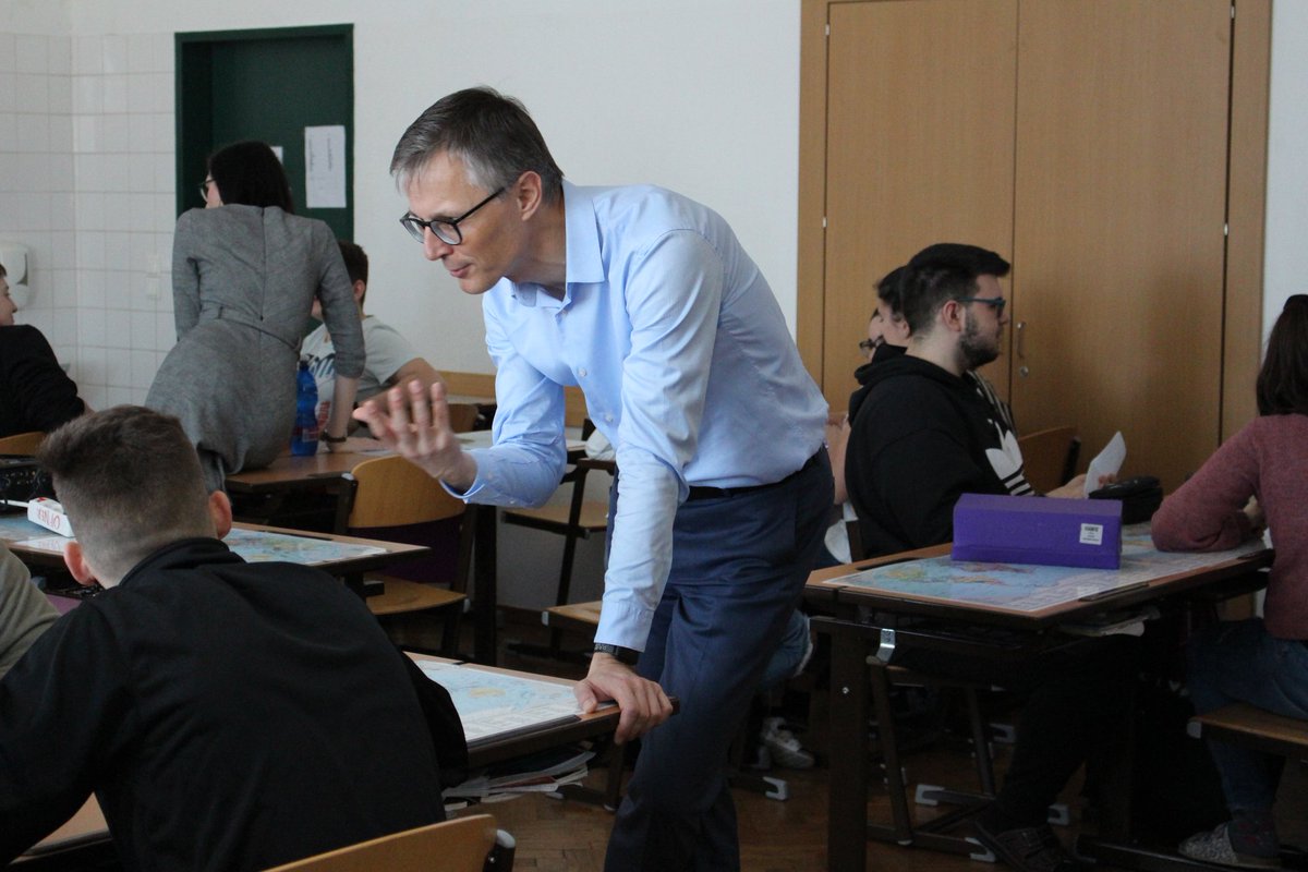 jantrionow's tweet photo. Unterrichtsstunde mit @TeachForAustria in toller 4.Klasse der NMS Obere Augartenstrasse hat wieder viel Spaß gemacht! https://t.co/olixXTRXy3