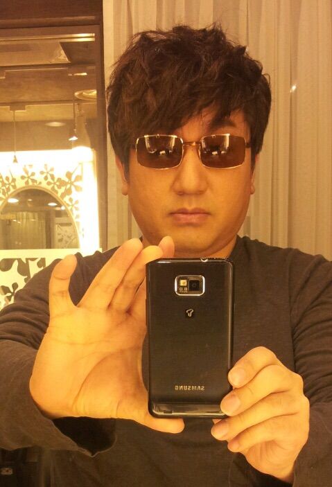 ssilviia__'s tweet photo. no puede ser #ARMYSelcaDay sin Bang PD presente, así que aquí lo traigo yo https://t.co/6nNrF5IhQL