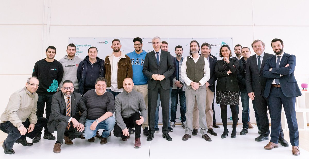 CEAGA's tweet photo. El Conselleiro de Industria pone en valor el programa formativo con compromiso de contratación que organizaron @CEAGA y tres empresas del Sector @LedissonAIT Emenasa, Hypnon Programming https://t.co/eREG1U3HuT https://t.co/P8wqRIyWAl