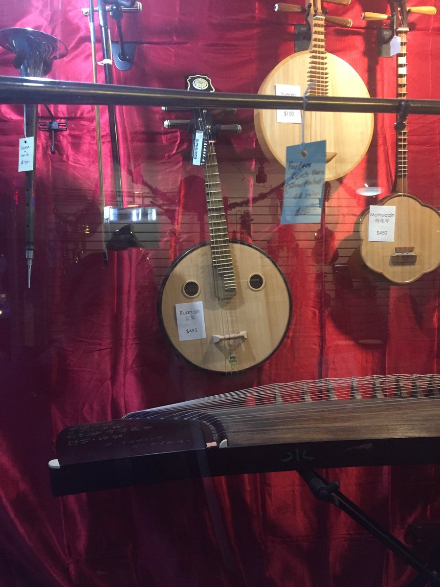 LadyBirdBrainSF's tweet photo. Ugh. I THOUGHT I felt someone staring at me...... disapprovingly.

#faces #jokes #clementstreet #clementstreetsf #music #musicstores #musicalinstruments #exoticinstruments #asianinstruments https://t.co/dEGZdusO8E
