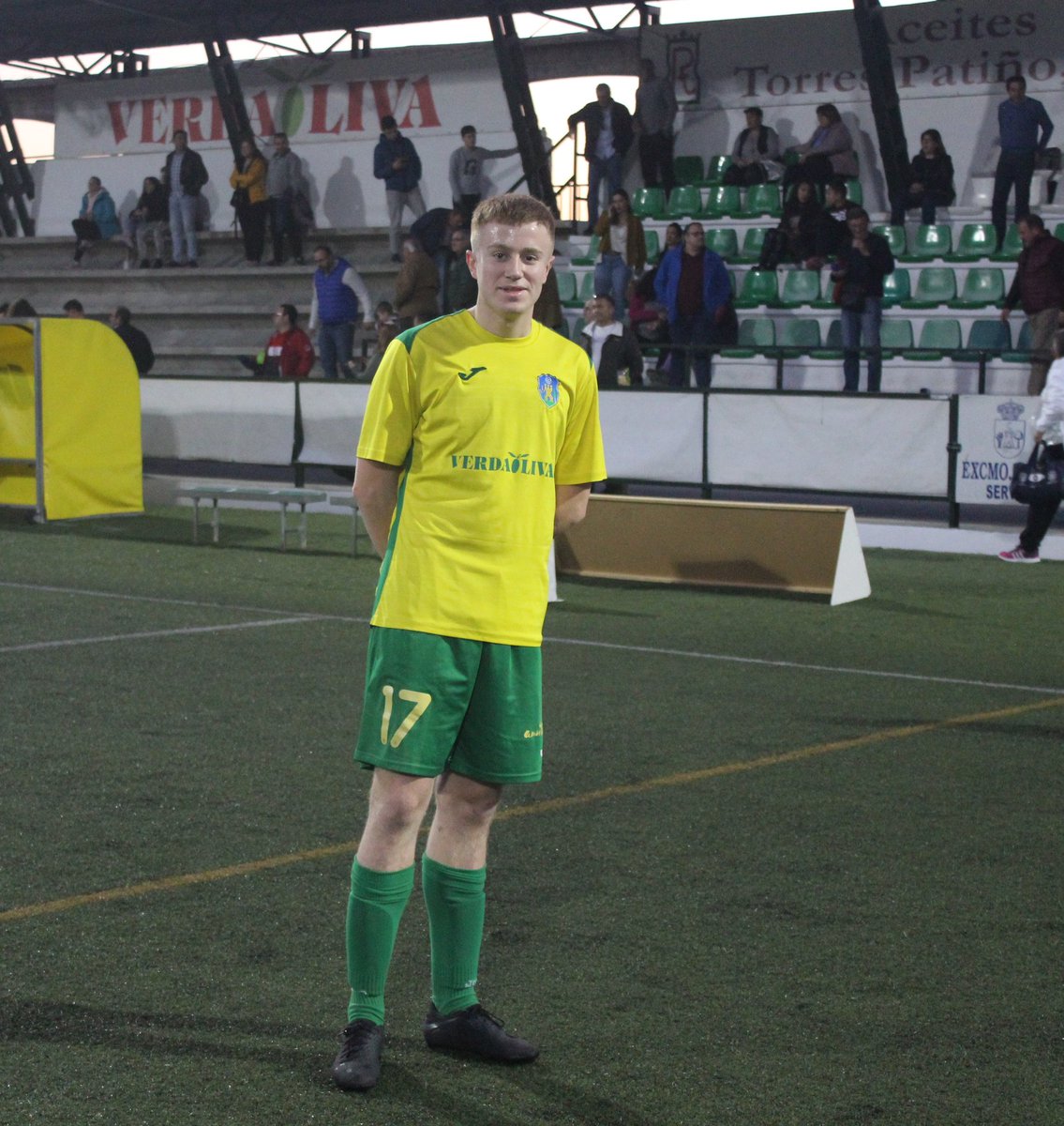 MontillaCF's tweet photo. 👦 CANTERA | De nuevo tenemos que dar la enhorabuena a un nuevo juvenil de @ApedemMontilla, Rafa Algaba, por su debut con el primer equipo, esta semana han sido convocado #Maseta y el propio @rafaalgaba27 .👏
¡¡¡Enhorabuena!!!💛💚 https://t.co/Ui88TVfXI1