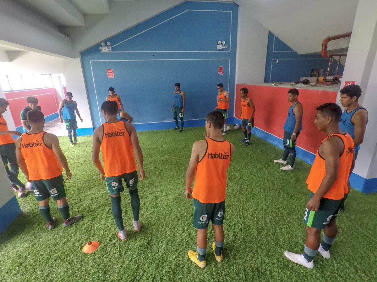 PirataFC2019's tweet photo. TODO LISTO 🔥
————————
La reserva ya se encuentra calentando para el partido de las 12:30! 

VAMOS MUCHACHOS, VAMOS FAMILIA 💚

🖊Déjale tus mensajes de apoyo en los comentarios 

#vamospirata #orgulloleonardino https://t.co/3eeu7QL424