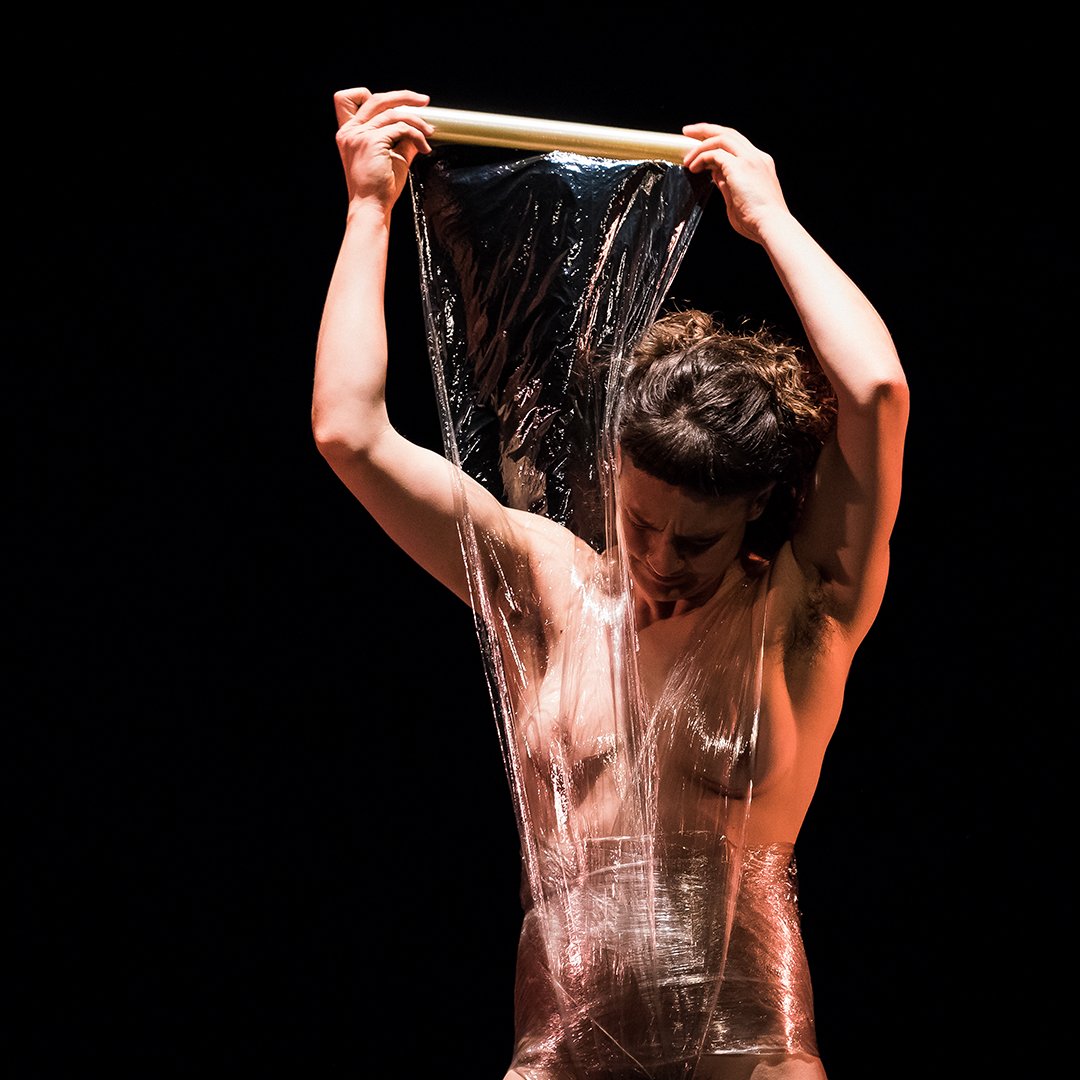 theatredelacite's tweet photo. ~CIRCUSNEXT~
Contra est une comĂ©die circassienne fĂ©ministe Ă©crite et interprĂ©tĂ©e par Laura Murphy. Elle raconte les expĂ©riences quâelle a vĂ©cues avec son propre corps au travers d'observations anecdotiques et de discussions de comptoir.
.
.
.
#circusnext #creation #cirque https://t.co/GbwhjiX4P4