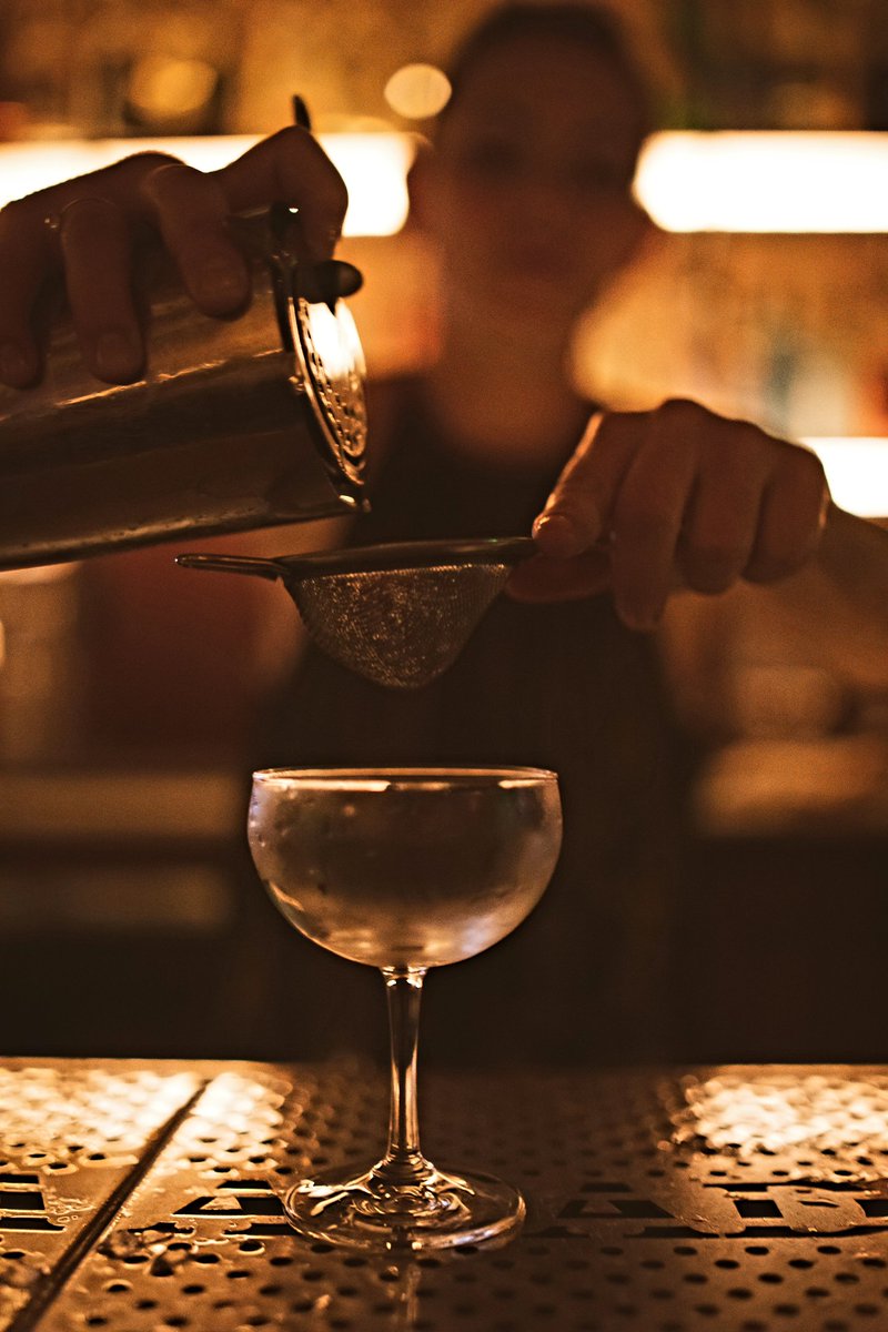 AcademiaAustin's tweet photo. TONIGHT ONLY. Helen Diaz is taking over and schooling us on three different cocktails from 7pm-9pm! Come through &amp; make your Monday a little less Monday. Class is in session. 🍸 https://t.co/JbiHvjB2Qp