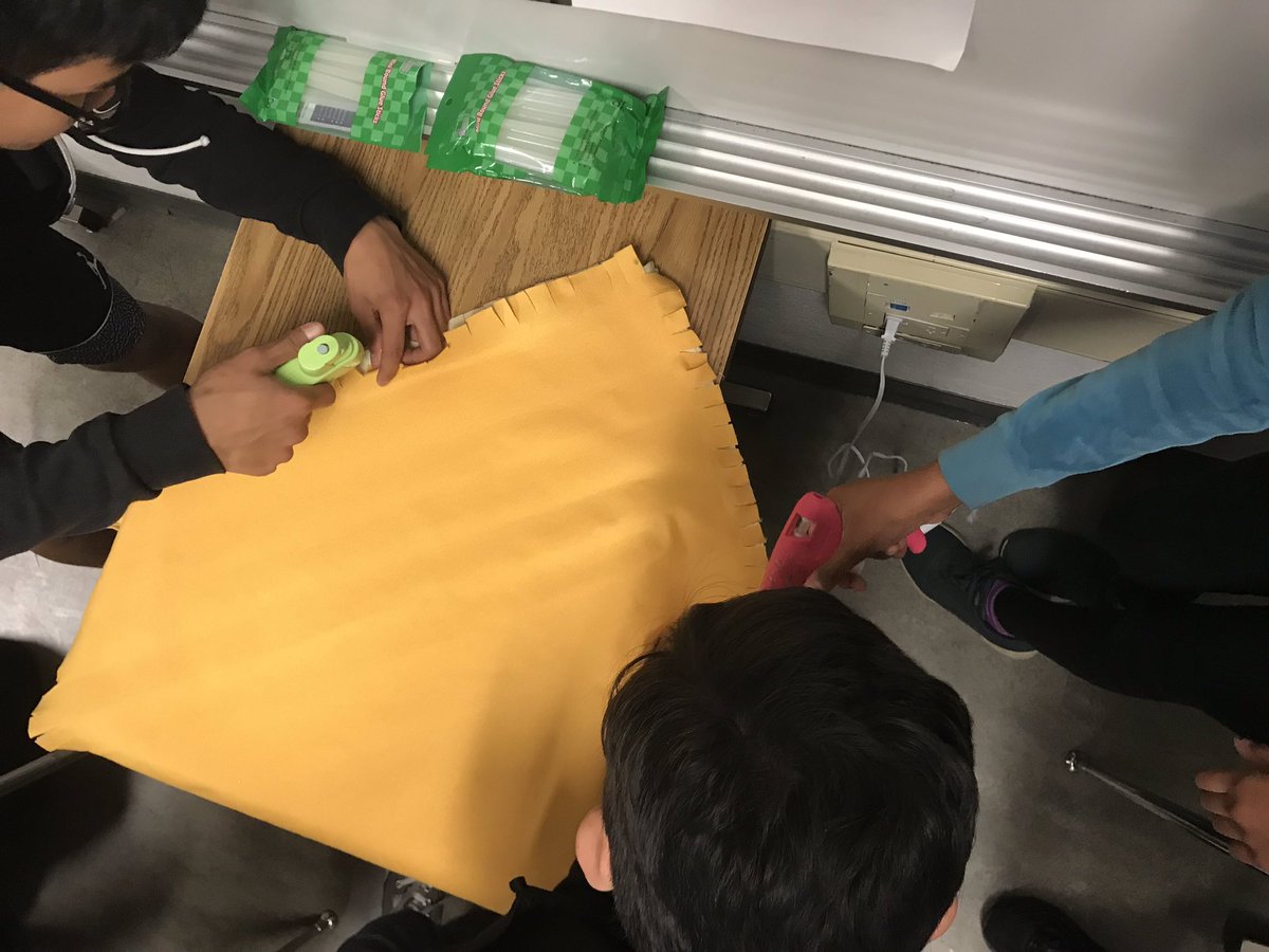 HistoryFrog's tweet image. Impressed at this #FAStoryQuilt group’s supplies. “We’ve got this guys!” ❤️this group’s collaboration and positive spirit! #FAcollab @FirstAveMS