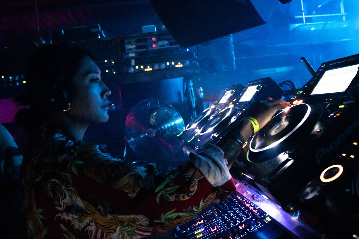 MaxJPix's tweet photo. Peggy Gou - Fabric
02/03/19
#dj #techno #house #techhouse #acid #fabric #fabriclondon #ldn #london #peggygou #peggy #gou #room1 #photography #photos #picture #pictures https://t.co/Epa6Cj6XHD