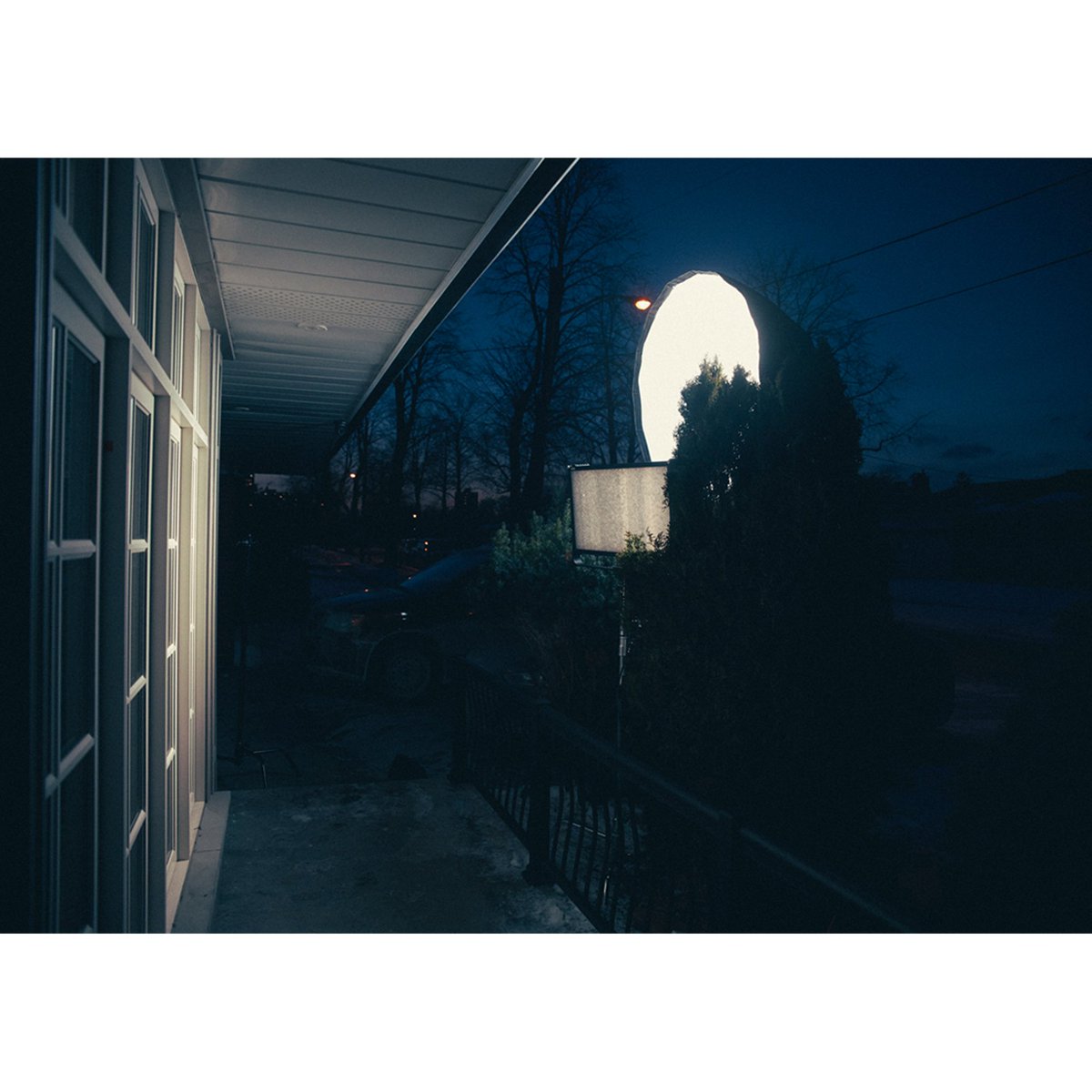 LEDGO_LED's tweet photo. Check out @hungryboyproductions light a scene with moonlight using the #LGG260 #magichue. #cinematography #setlife Looking good Nik! https://t.co/FpOpRKbCNu