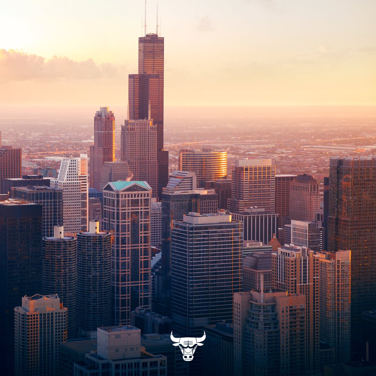 chicagobulls's tweet image. Happy Birthday to the greatest city in the world, Chicago! 

182 looks good on you ❤️