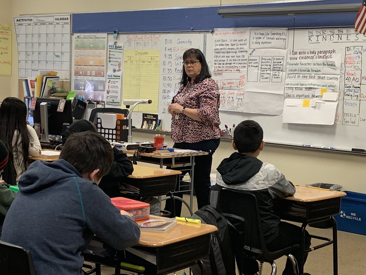 brookwoodbobcat's tweet photo. Brookwood 2G & 5G Ss benefiting from HSD Trainer of Trainers in our classrooms today. Thank you @MrsGoldsteinLit and @judyaramer for modeling outstanding instruction! #HSDchat #proudtobeHSD https://t.co/wa8xanoAUR