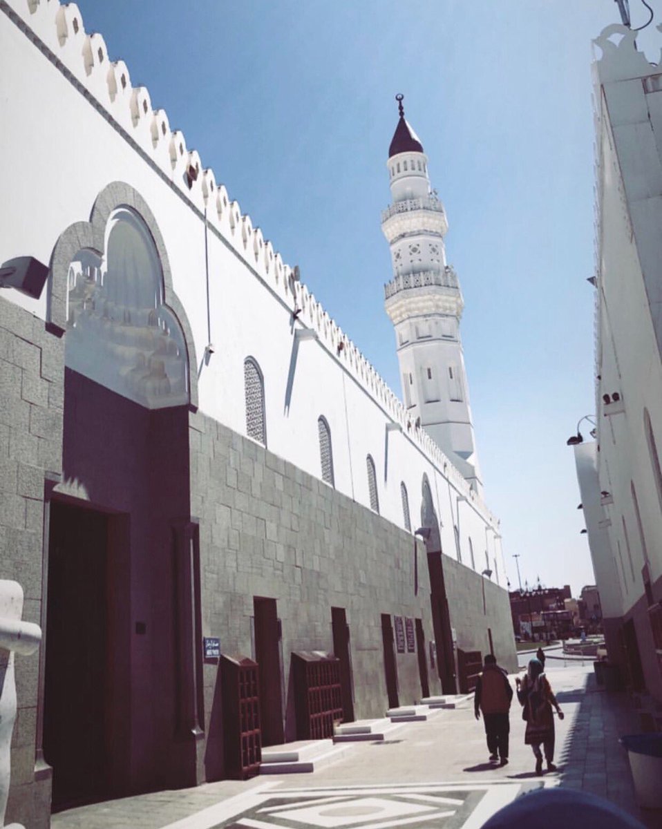 theartcurators's tweet photo. We drove yesterday to Madinah (our first all girls road-trip drive here 😭!), prepared snacks and water to avoid stops. Pics we can share: yesterday’s sunset, masjid al-Nabawi this morning, masjid Quba and mount Uhud. No words/photos can describe the feelings of being here ❤️ 
ﷺ https://t.co/P0kWvSYg0c