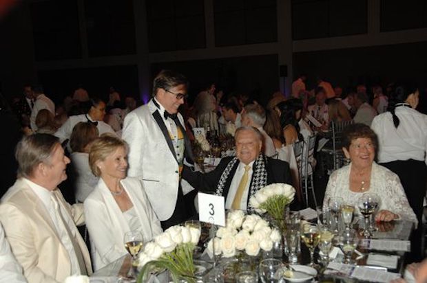 haroldmatzner's tweet photo. The Palm Springs Convention Center was the setting for a much-talked about 80th birthday bash...
https://t.co/qrzSqIq5L0
#palmsprings #palmspringsartmuseum #haroldmatzner https://t.co/iiGOBICH2H