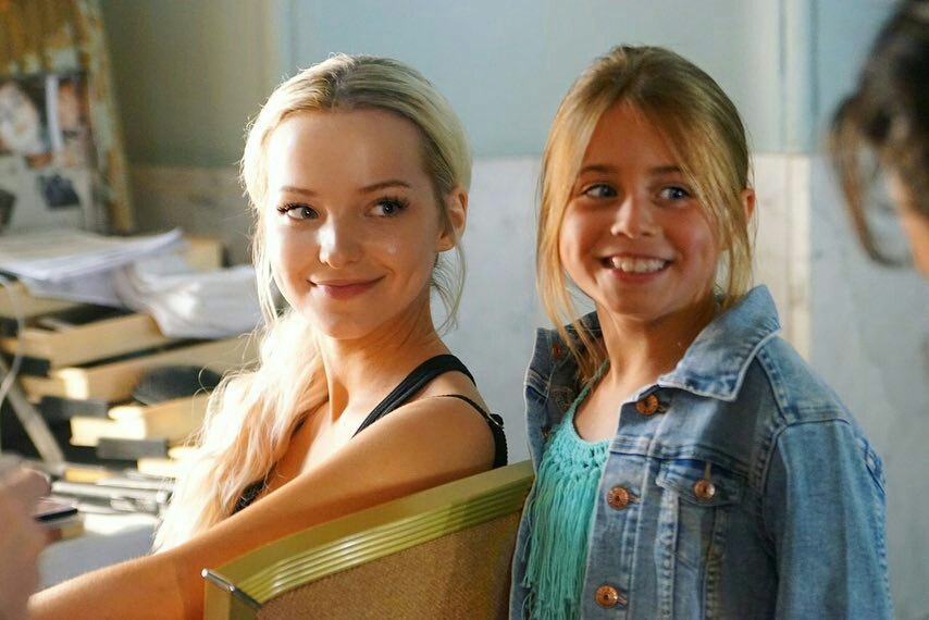 Theveshin's tweet image. Newcomer Anaiyah from posted on Instagram With Dove from the #TwoWolves set💙🐺🐺 #DoveCameron #Dovelies