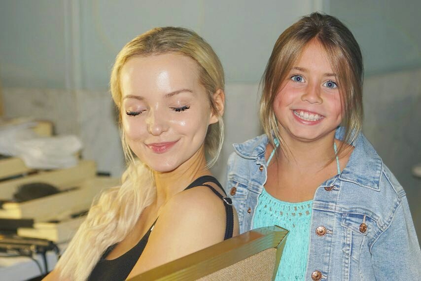 Theveshin's tweet image. Newcomer Anaiyah from posted on Instagram With Dove from the #TwoWolves set💙🐺🐺 #DoveCameron #Dovelies