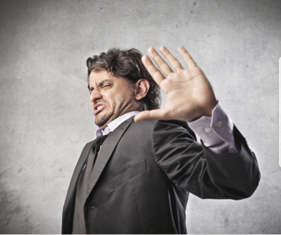 Лицо отвращения. Мужчина вызывает отвращение. Отвращение к мужчинам. Презрение на лице. Мимика отвращение.