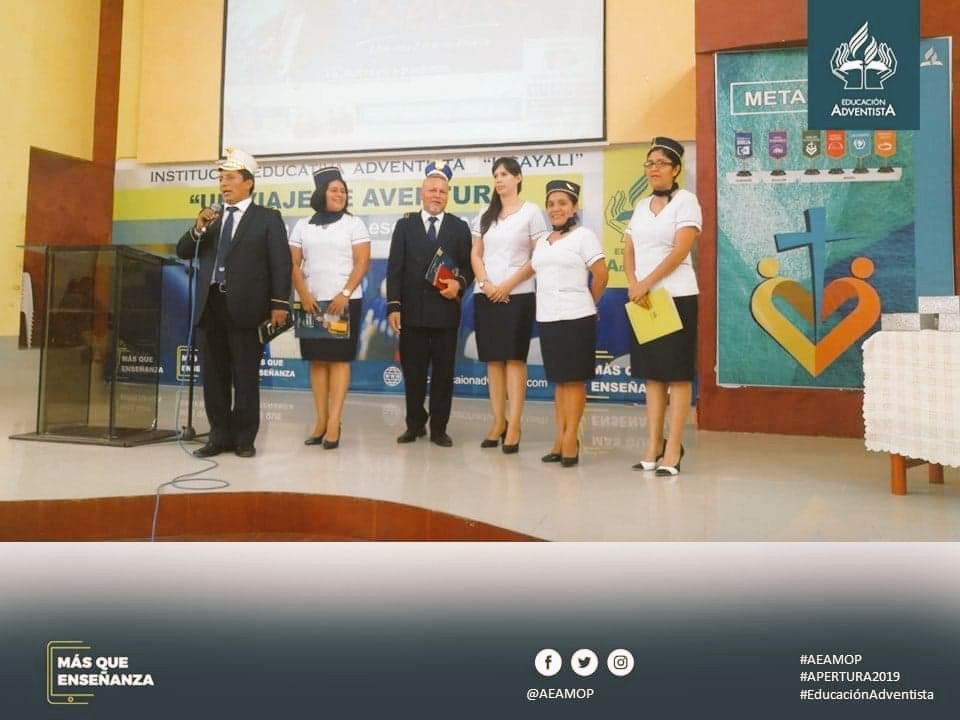 Aeam0P's tweet photo. En todo el territorio de la #MOP🇵🇪hoy se aperturó el año escolar 2019.
Maestros, pastores, padres de familia y estudiantes comprometidos con #MásQueEnseñanza📖 .
En la #AEAMOP somos #Imparables💪 @mcoaugarte @abelapazar @edmundo_cortez @AdventistasMOP https://t.co/NjNWNXLLCS