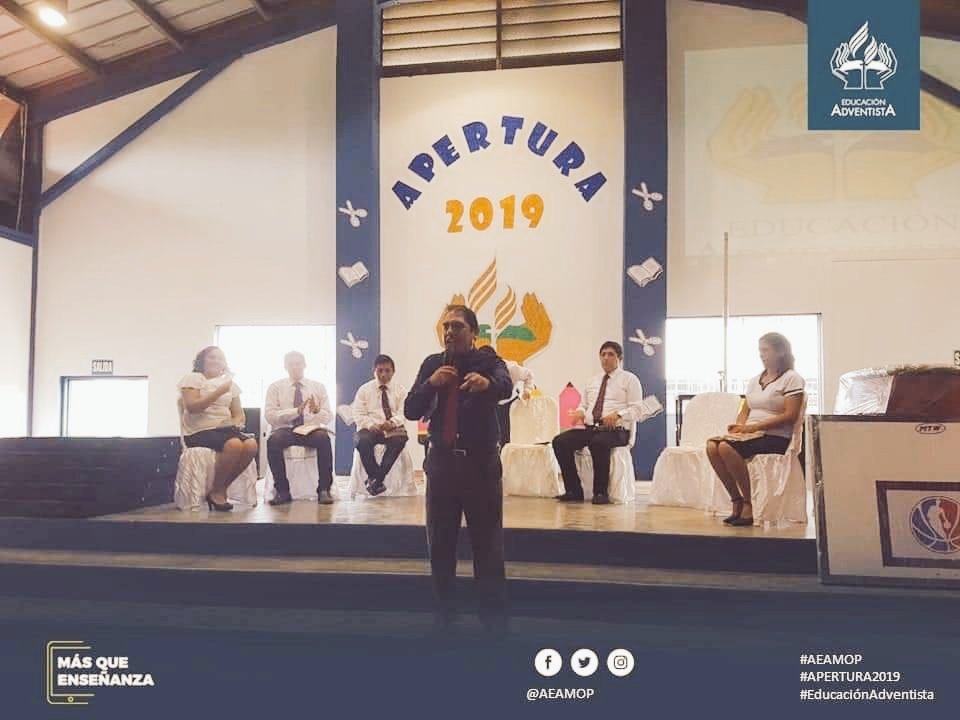 Aeam0P's tweet photo. En todo el territorio de la #MOP🇵🇪hoy se aperturó el año escolar 2019.
Maestros, pastores, padres de familia y estudiantes comprometidos con #MásQueEnseñanza📖 .
En la #AEAMOP somos #Imparables💪 @mcoaugarte @abelapazar @edmundo_cortez @AdventistasMOP https://t.co/NjNWNXLLCS