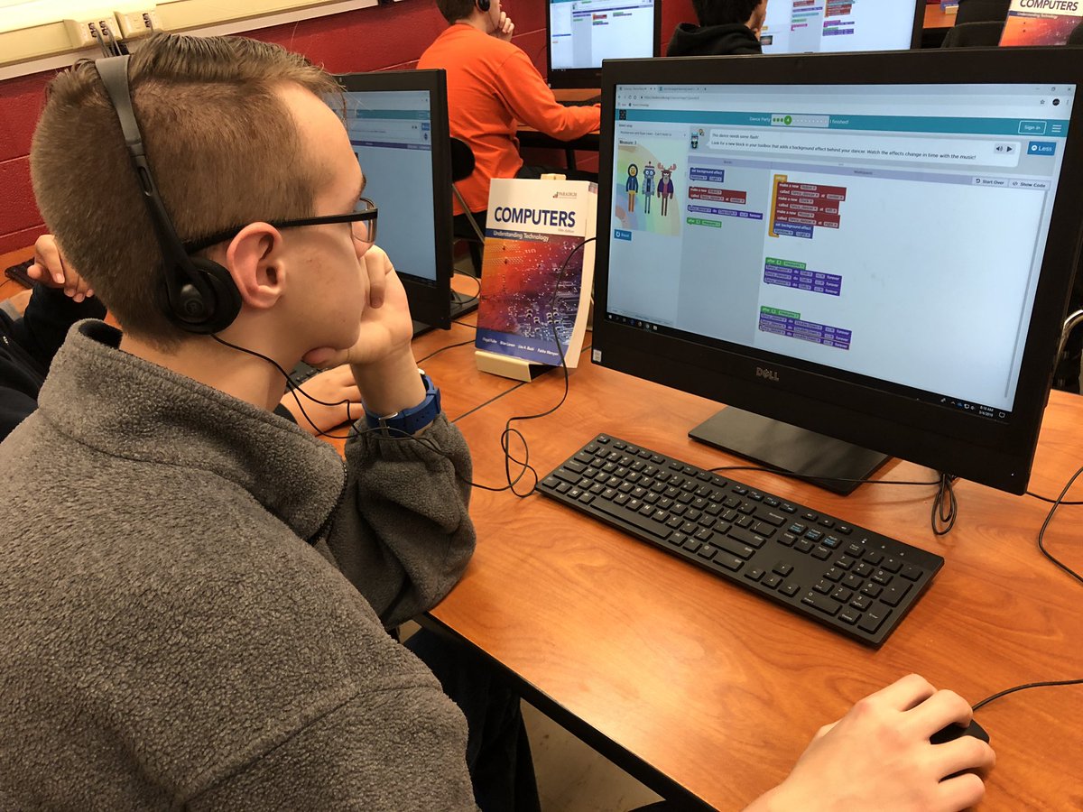 Westsidestory14's tweet photo. Students in computer science foundations @mhhswtrojans partake in an hour of code to create online dance parties. Thank you @lori_farley for the encouragement. #Code4TN https://t.co/o1OrscvmTw