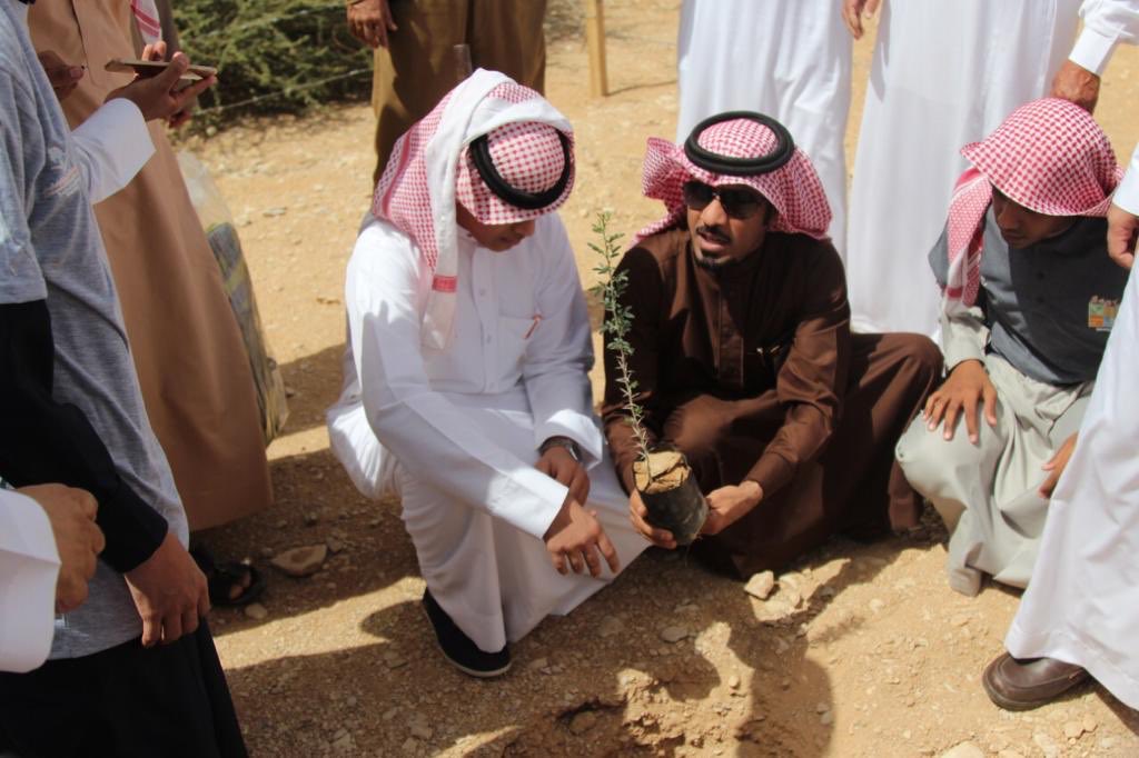 شارك سعادة محافظ #الدلم رئيس لجنة التنمية #السياحية في تنفيذ برنامج صاحب السمو الملكي الأمير/ فيصل بن بندر أمير منطقة #الرياض للسياحة #البيئية صباح يوم الاثنين27-6-1440هـ بحضور عدد من أعضاء المجلسين المحلي والبلدي وأعضاء لجنة التنمية السياحية وأصدقاء البيئة وطلاب #المدارس .