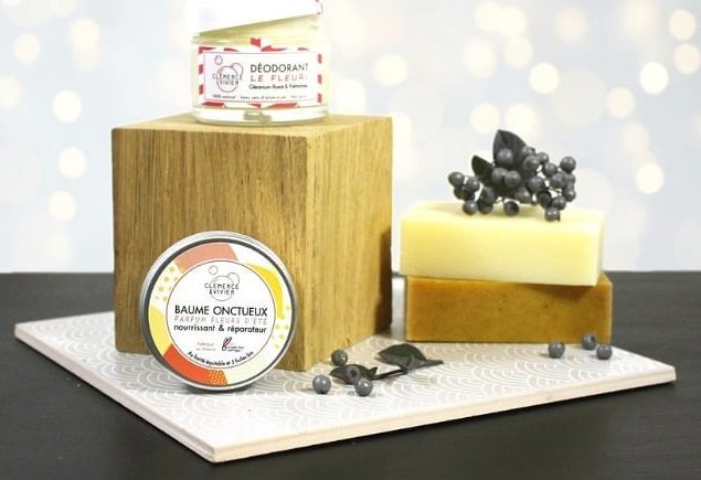 C'est l'histoire d'un couple, lui diplômé <a href="/Paris_Dauphine/">Université Paris Dauphine - PSL</a> et Elle diplômée de <a href="/AssasParis2/">Université Panthéon-Assas (ancien compte)</a> . A la quête de sens, ils lancent leur #startup #beautyTech de #soins #vegan #crueltyFree  @clem_et_vivien_cosmetiquesadoubée par <a href="/Madamefigaro/">Madame Figaro</a> @LaquotidienneF5   ow.ly/pLvc30nTKAf