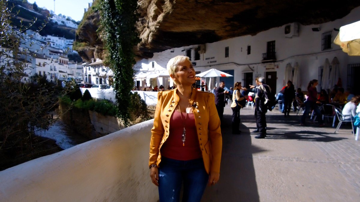 RecYouMultimedi's tweet image. Continuamos con nuestra Ruta por los Pueblos Blancos, en esta ocasión hemos grabado en Setenil de las Bodagas, un pueblo que no te dejara indiferente.