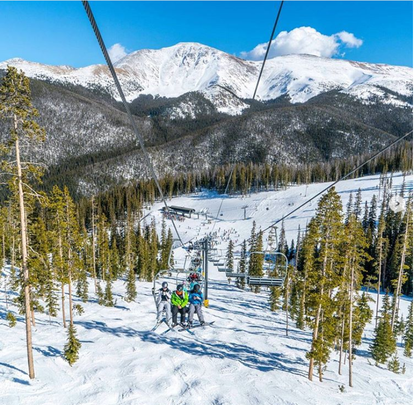 WinterPark's tweet photo. It's official, after serving the Mary Jane for nearly 30 yrs, Sunnyside has announced retirement... We will replace the iconic lift with a new high-speed, 6-passenger lift as part of $16M investment for nxt season. The new lift  will  reduce the ride time from 8min to 3.8 min! https://t.co/aaTEEtL92X