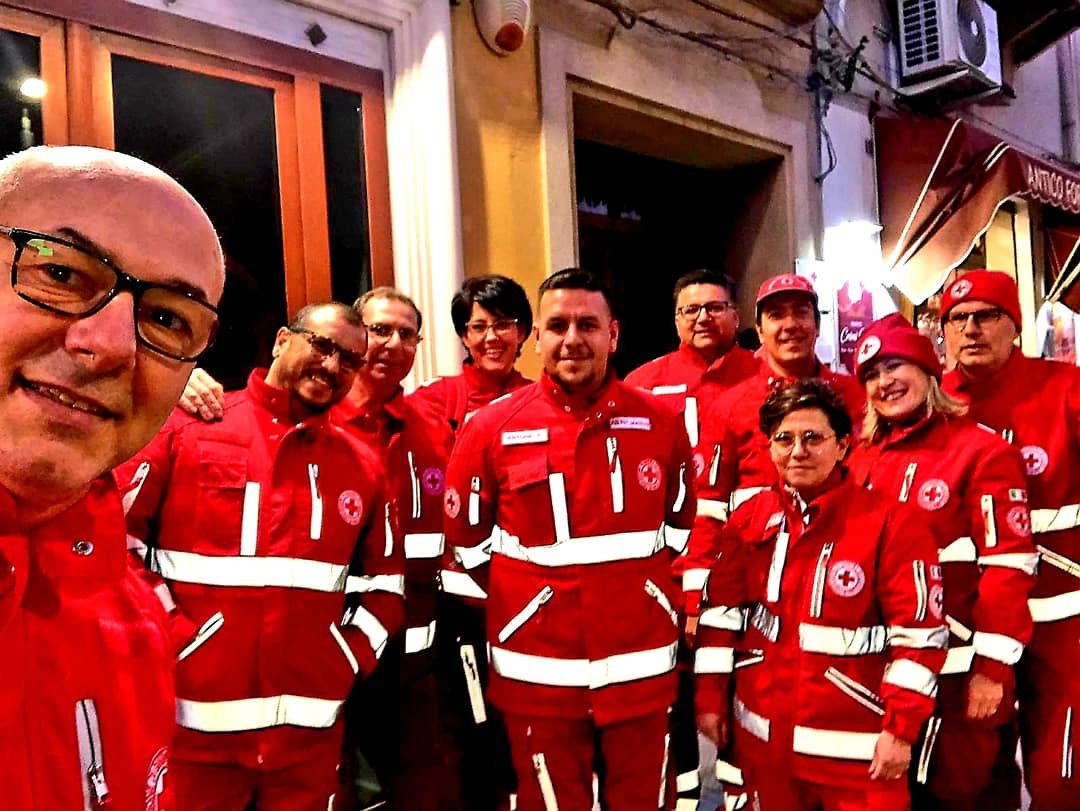 CRIMazara's tweet photo. Volontari di Mazara del Vallo pronti per andare a fare servizio sanitario al Carnevale di Sciacca in supporto al Comitato di Agrigento. Presente anche l'ambulanza di Mazara del Vallo. Grazie Presidente Angelo Vita!
#carnevaledisciacca
#crimazaradelvallo
#criagrigento https://t.co/piOMNTays1