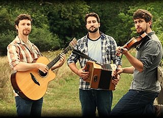 NTIF_scma's tweet photo. Socks in the Frying Pan is a youthful trio who blend Irish traditional melodies with their own personal flair.
On the Trinity Stage
Fri at 8pm
Sat at 2pm
Sat at 6:30pm
Sun at 3pm
#ntif #ntif2019 #slainteyall #irishfest #irishmusic #socksinthefryingpan https://t.co/wGSkY8gbnU