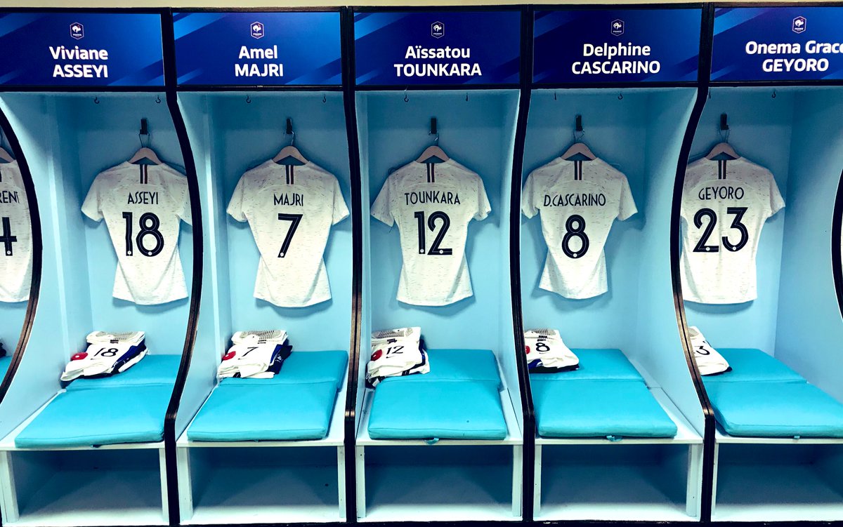 Le vestiaire de nos Bleues est en place ! 
➡️ France - Uruguay dès 21H00 #FRAURU 🇫🇷🇺🇾